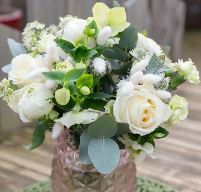 Bouquet composé de fleurs blanches